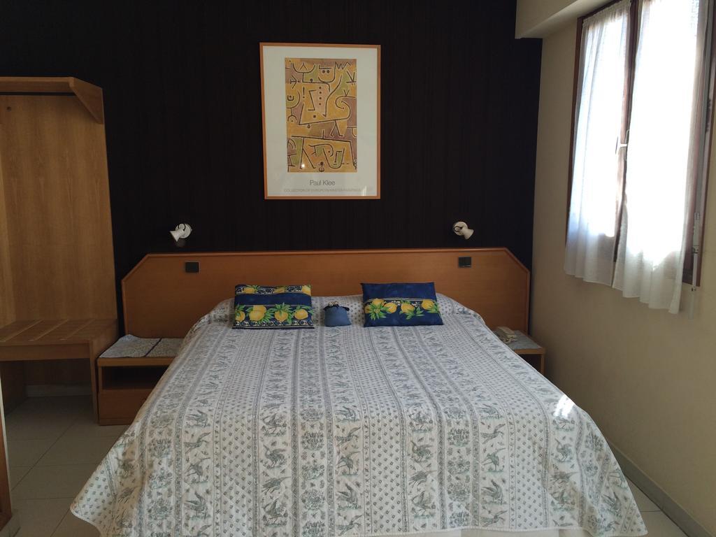 Mas De Vence - Hotel-Restaurant ภายนอก รูปภาพ